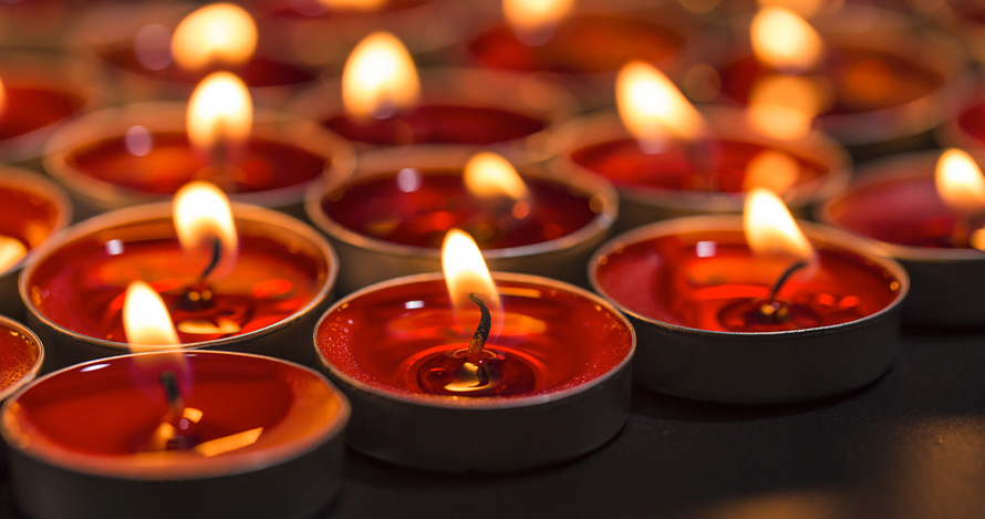 Red candles representing various faiths during holidays. 